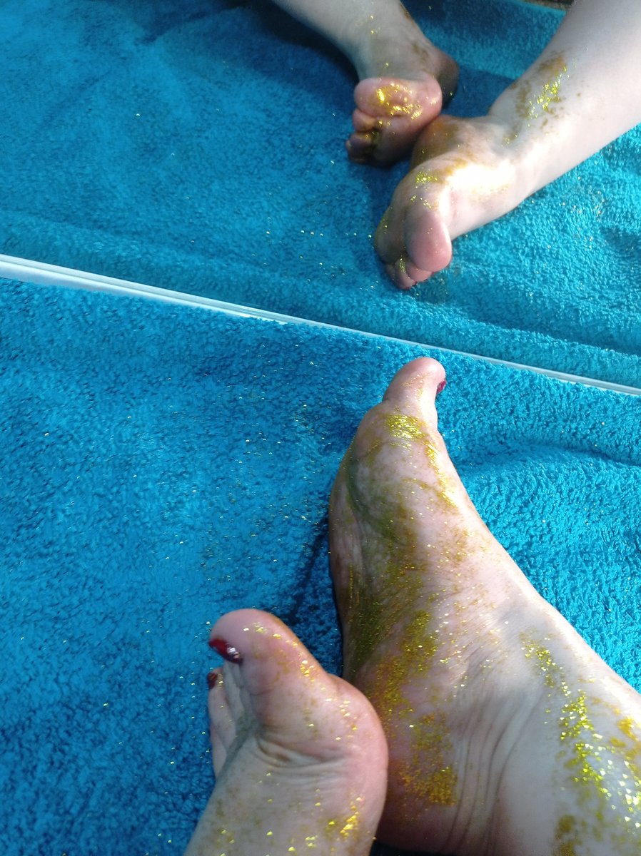 golden soles - what if I got you golden too?
have made many exciting pics &amp; videos for you to check out - subscribe to my account: onlyfans.com/bbw2feet

#Feet #footfetısh #feetworshi̇p #feettherapy #barefoot 
#Golden