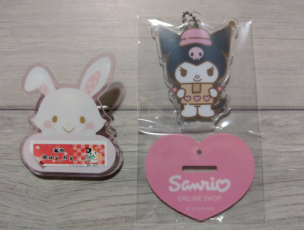 ay_hy_'s tweet image. 【交換】サンリオ オンラインショップ ノベルティ アクリルスタンドチャーム アクスタ

譲）クロミ

求）ウィッシュミーメル(メル)

郵送またはピューロ手渡し(9/7、9/14、9/20他要相談)

初回の方はツイフィ必読です
よろしくお願いいたします！
