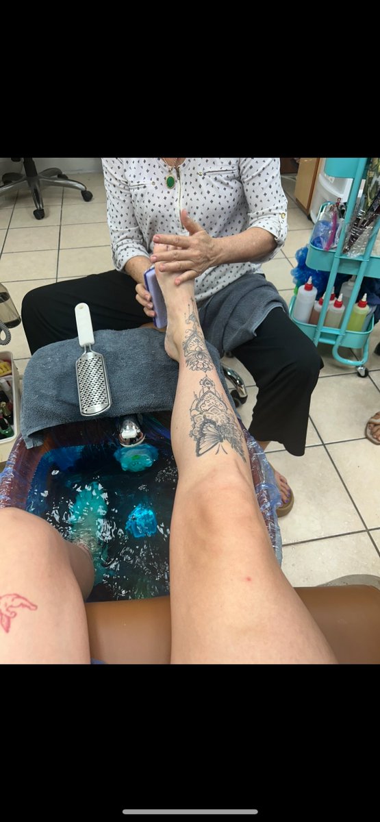 I need one of you to pay for my pedi to make sure my feet always look AMAZING🥰 cash.app/fabucynn