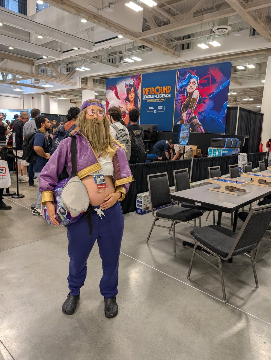 KDA Music Fan Gragas cosplay because pregnancy is obviously the best time  to do it. 🍻 Excited for Riftbound demo! #riotgames #leagueoflegends  #riftbound #paxwest, image size:904x1200