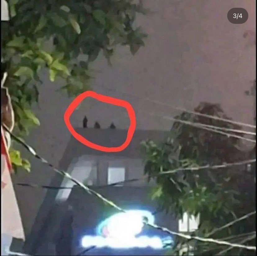 disagreement99's tweet photo. hati-hati di solo udah ada penembak jitu di atas menara , kemungkinan airsoftgun (sejenis sniper) ada salah satu kawan kita yang kena , staysafe yaa..
lo bukan bebenah malah makin brutal ye @DivHumas_Polri https://t.co/DJxBPg9wtL