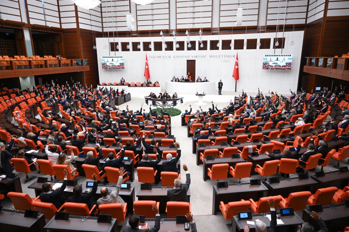 TBMM’de oy birliğiyle aldığımız karar zulme, işgale ve soykırıma karşı yükselen güçlü bir haykırıştır.

Gazze’nin çığlığına sessiz kalmayan milletimiz dün Malazgirt’te Çanakkale’de hangi ruhla mücadele ettiyse bugün de Filistin’in yanında aynı inançla durmaktadır.

#FreePalestine