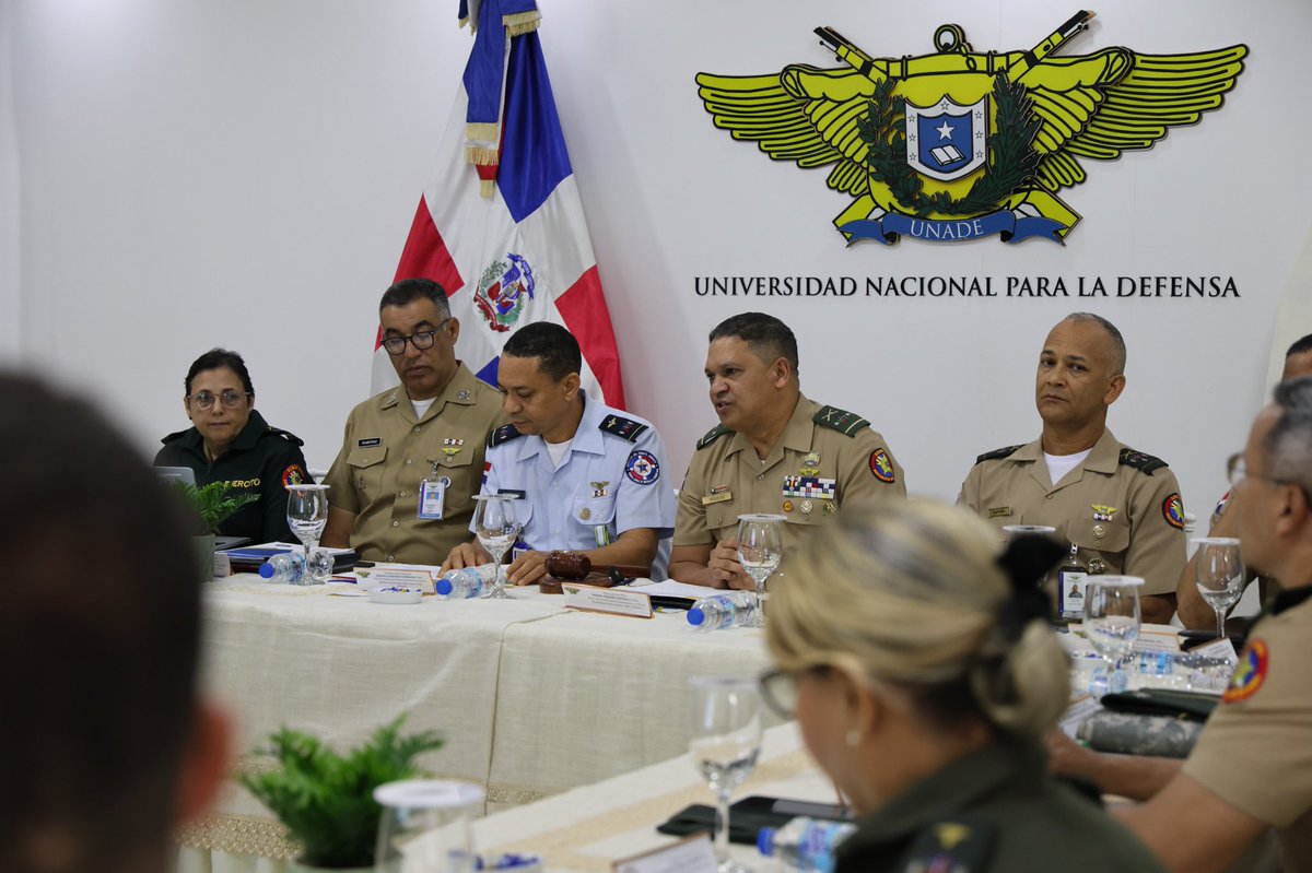 UNADE_RD's tweet image. La Universidad Nacional para la Defensa siguiendo los lineamientos del Ministerio de Defensa de la República Dominicana, celebró su 8va sesión del Consejo Superior Universitario correspondiente al año 2025, fortaleciendo su misión institucional de formar líderes militares.