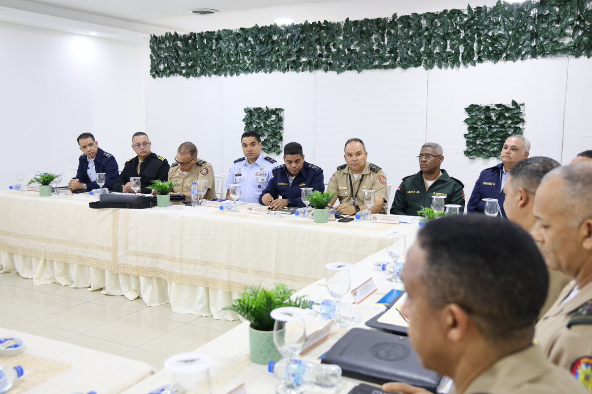 UNADE_RD's tweet image. La Universidad Nacional para la Defensa siguiendo los lineamientos del Ministerio de Defensa de la República Dominicana, celebró su 8va sesión del Consejo Superior Universitario correspondiente al año 2025, fortaleciendo su misión institucional de formar líderes militares.