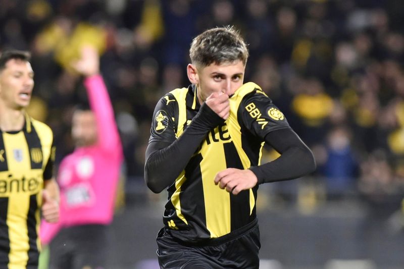 🚨🟡⚫️ NACHO AL NO EJECUTAR LA CLÁUSULA LE HIZO GANAR 1M MAS A PEÑAROL Y FÉNIX 

La venta se hace en 4 Millones con bonos y la cláusula era en 3M. 

Gran gesto del pibe, demostró su amor al club y respeto por el que lo formó  💛🖤👏