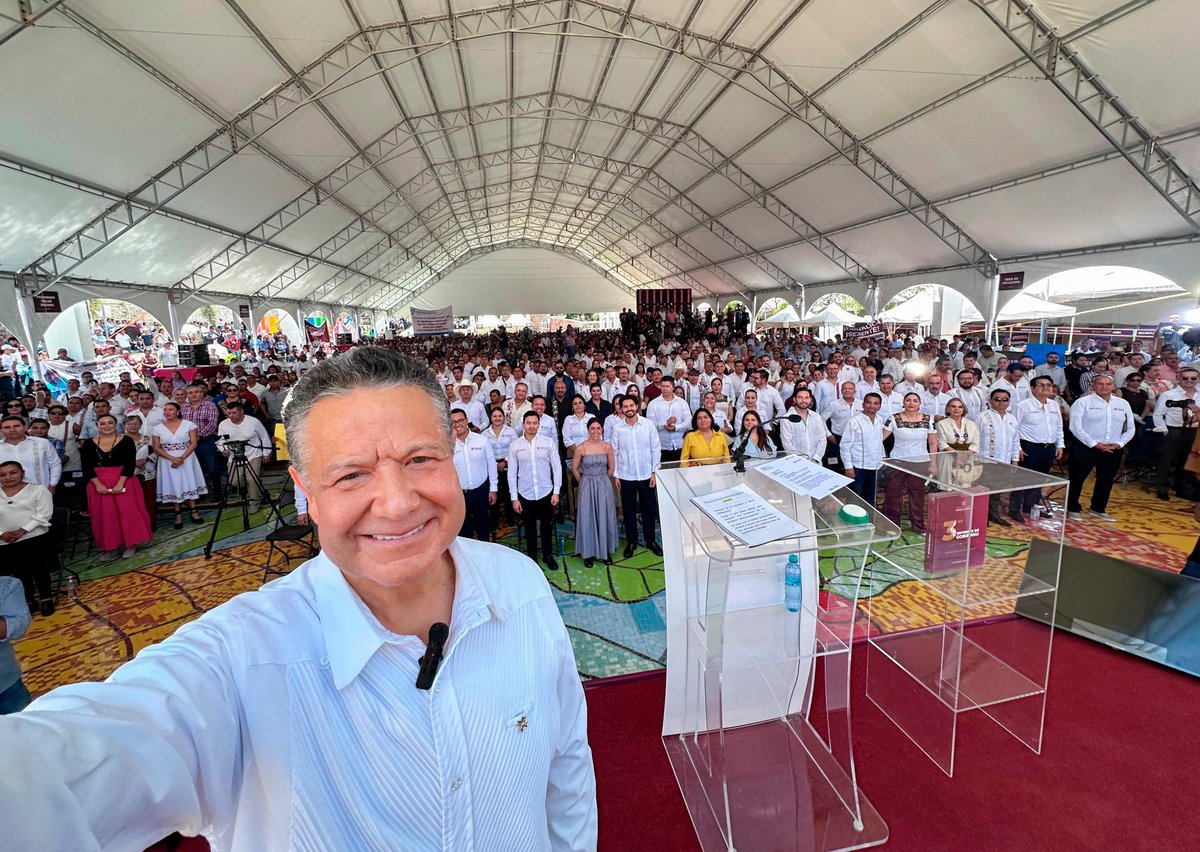 Gracias a las y los más de 7 mil hidalguenses que nos acompañaron en #Huejutla para la presentación del Tercer Informe #ALaMitadDelCamino.

¡Que viva la Huasteca y que viva Hidalgo! 🌄❤️