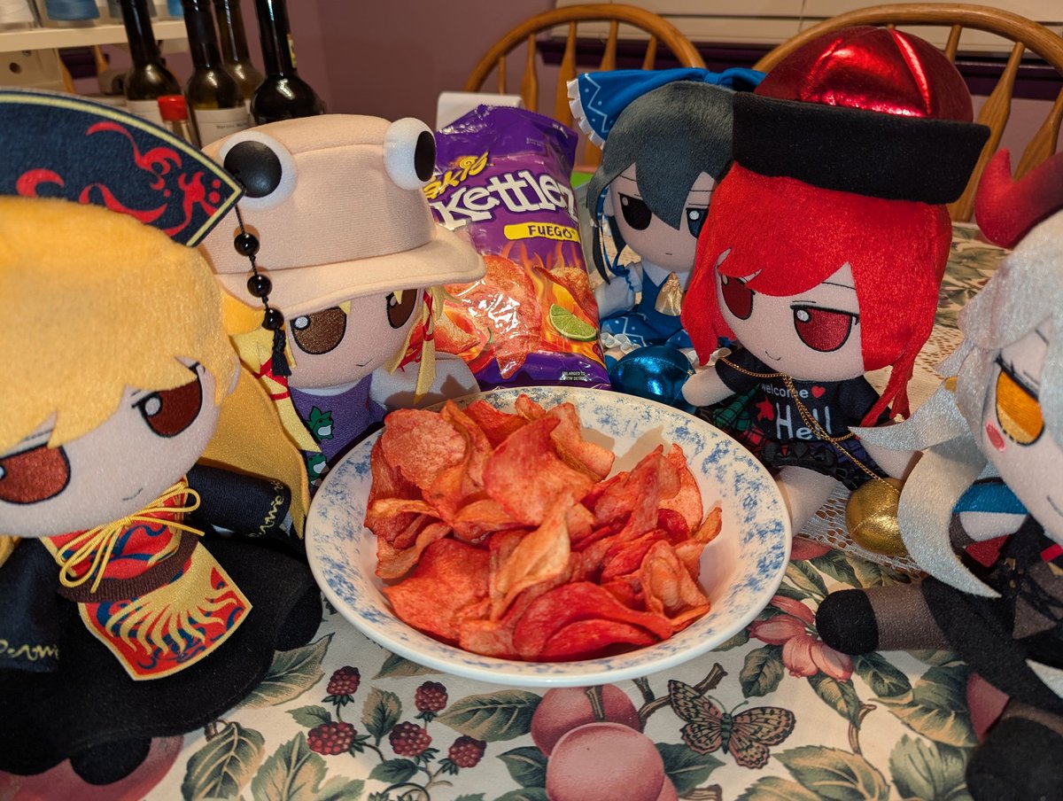 Necrosphere5's tweet image. These Takis Kettelz Fuego chips were too hot for the fumos
#東方Project #fumo #takis