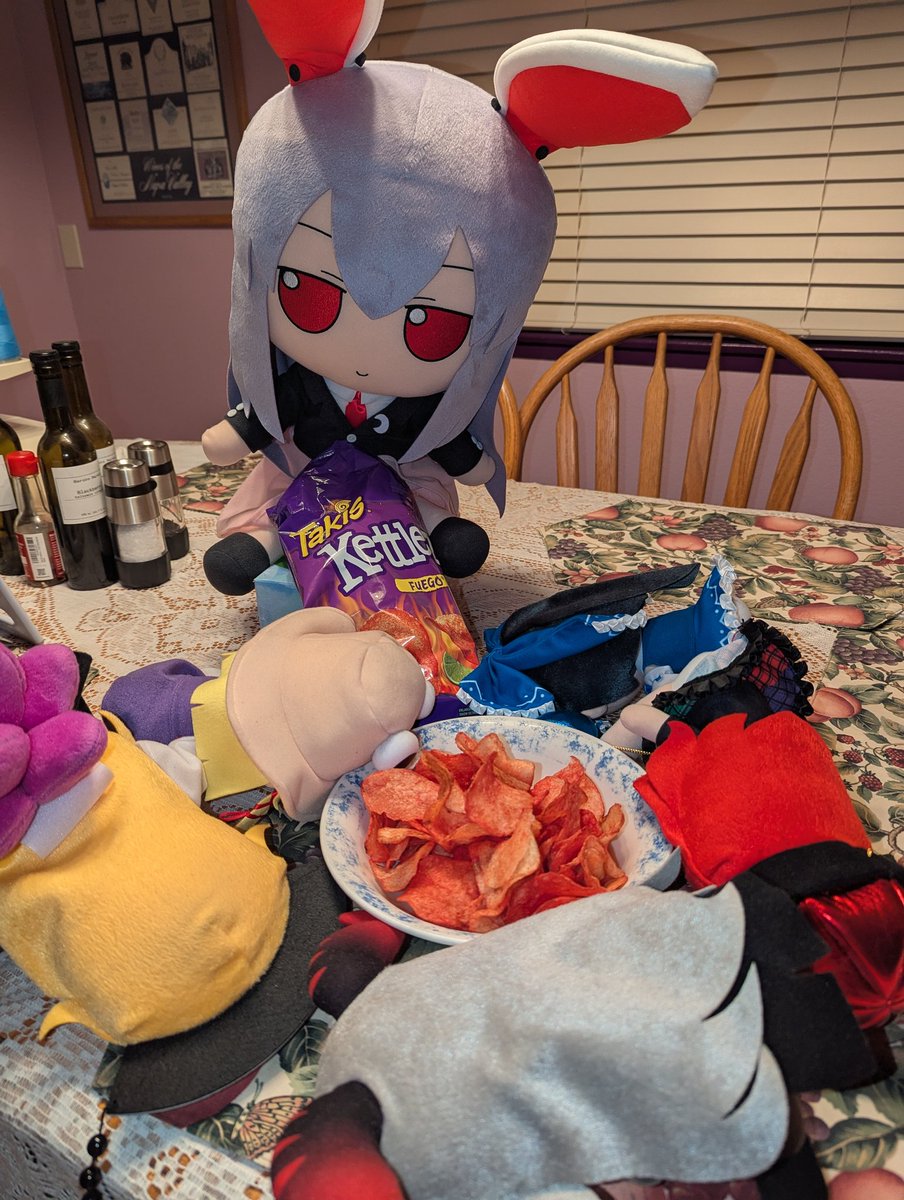 Necrosphere5's tweet image. These Takis Kettelz Fuego chips were too hot for the fumos
#東方Project #fumo #takis