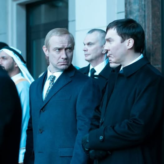 🇷🇺 ¡PRIMERA IMAGEN!
Jude Law se transforma en Vladimir Putin en The Wizard of the Kremlin.