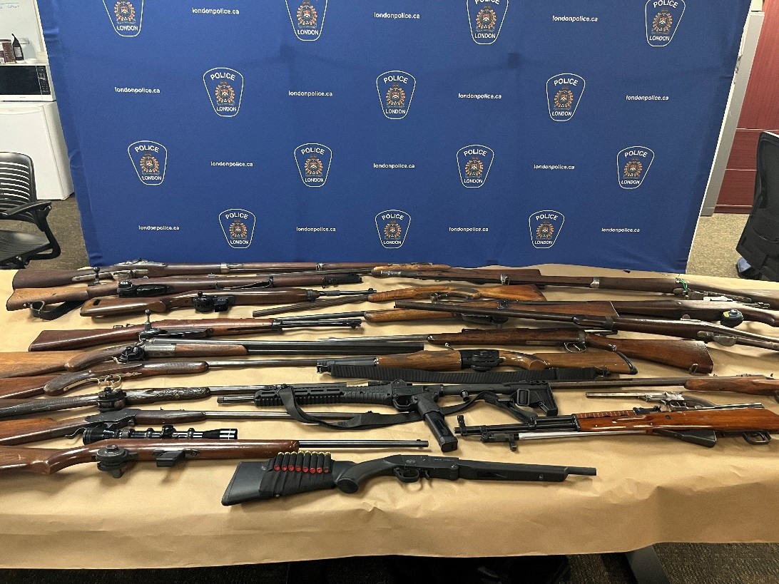 GUN SEIZURE 
Arrest made

LONDON, ON (August 29, 2025) – Charges have been laid after a firearms investigation in the downtown core earlier this month.

Read the full release here: londonpolice.ca/en/news/guns-a… #ldnont