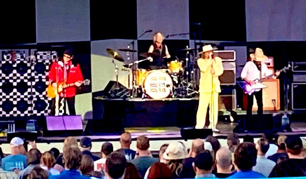 theygone238's tweet photo. Thanks to @cheaptrick and @OregonStateFair for a wonderful evening im my wife and I so so needed. Worth every penny.
#Oregonstatefair https://t.co/ff0mXJ3XpC