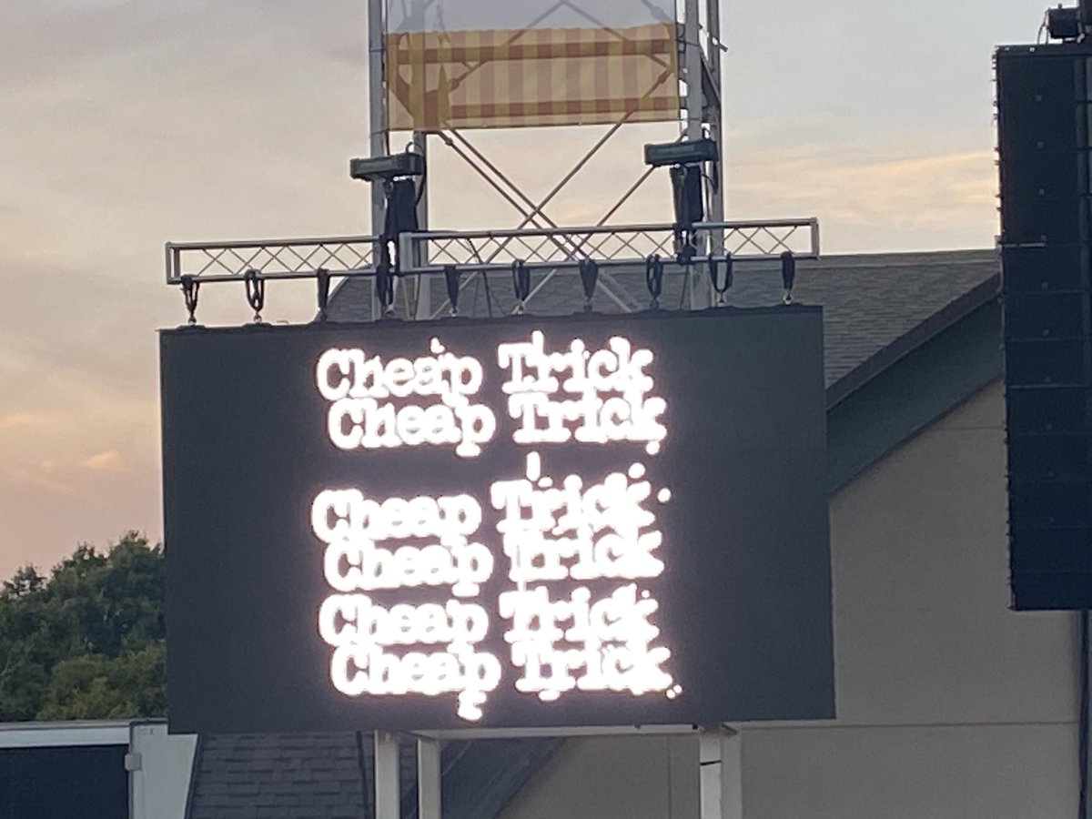 theygone238's tweet photo. Thanks to @cheaptrick and @OregonStateFair for a wonderful evening im my wife and I so so needed. Worth every penny.
#Oregonstatefair https://t.co/ff0mXJ3XpC