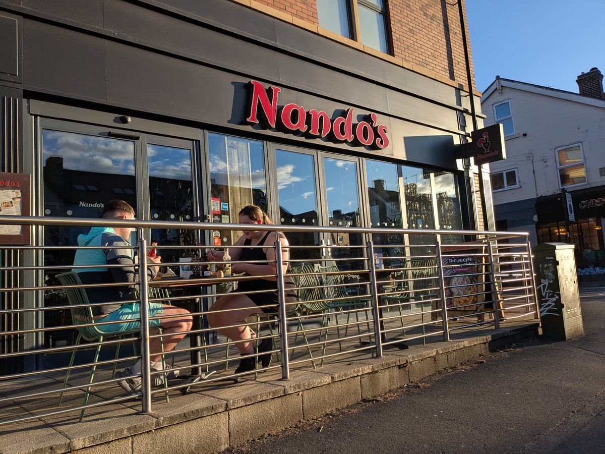 Malteza224's tweet photo. So.. walked from Moor Street down to Ecclesall, got my 10k plus steps for #Nandos228 Sheffield 2/2 for today... Maybe 3 tomo 😅😅 https://t.co/R7KZCkR1Sw