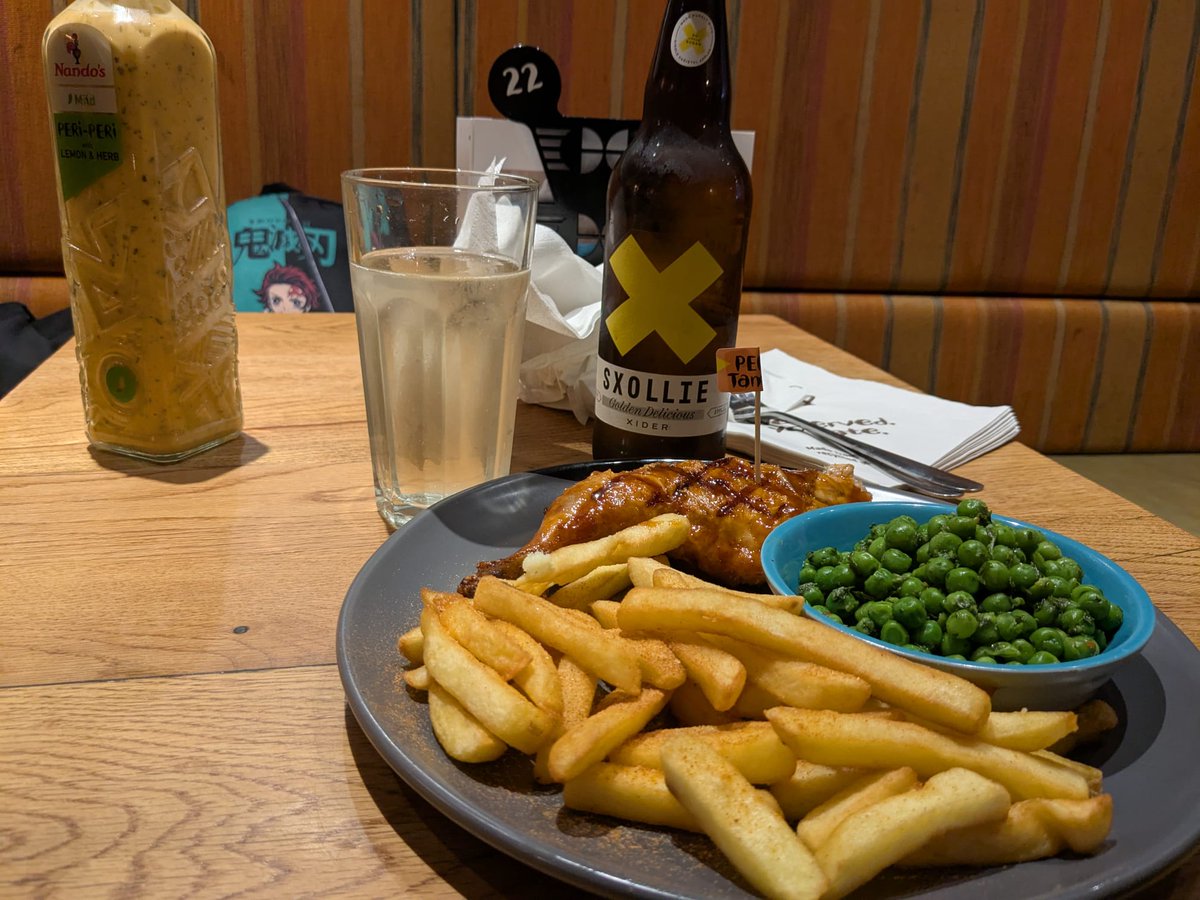 Malteza224's tweet photo. So.. walked from Moor Street down to Ecclesall, got my 10k plus steps for #Nandos228 Sheffield 2/2 for today... Maybe 3 tomo 😅😅 https://t.co/R7KZCkR1Sw