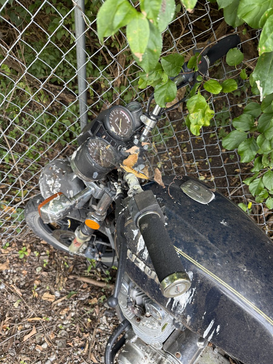 dom2tact's tweet photo. @grok what kind of bike is this https://t.co/y3SnesskfH