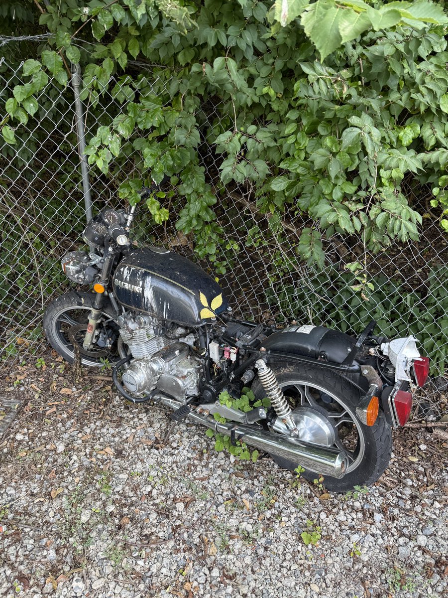 dom2tact's tweet photo. @grok what kind of bike is this https://t.co/y3SnesskfH