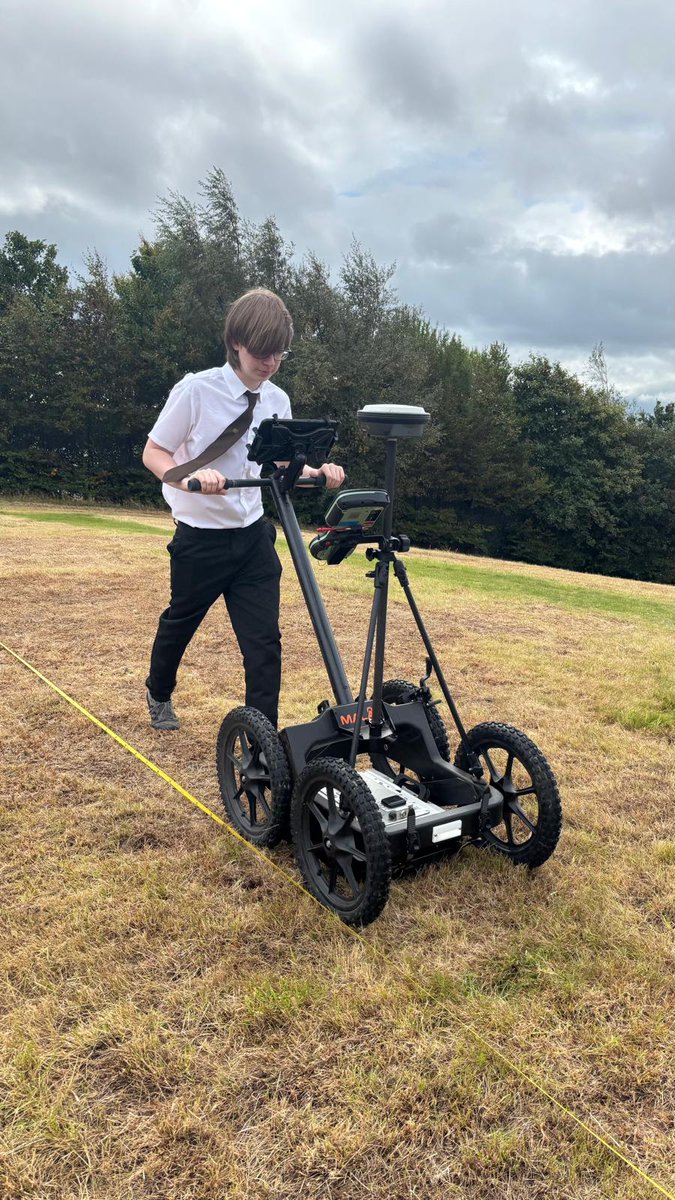 CastleCrookston's tweet photo. Day one of geophysics at Crookston Castle

Local pupils joined archaeologists to scan the grounds and search for hidden stories beneath Glasgow’s last Castle.

Even the @LordProvostGCC lent a hand 

#Glasgow850 #EchoesFromTheEarth
@welovehistory @GlasgowCC https://t.co/BOICT0EADL