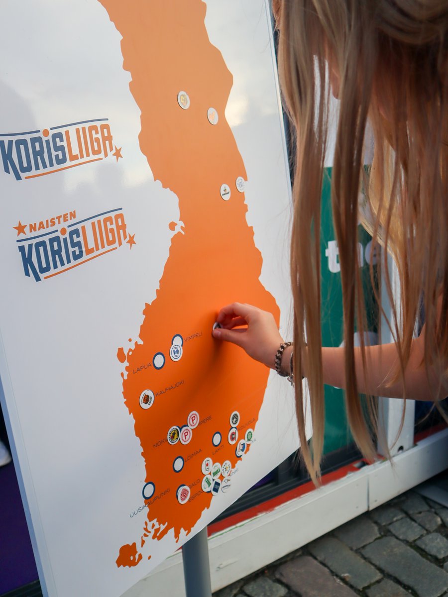 Korisliigat Kartalla -haaste Tampereen Sudenpesässä aina Suomen pelipäivinä!

Huomenna jatketaan ja päivän kovin aika voittaa kaksi lippua haluamansa joukkueen avausotteluun. Nähdään Keskustorilla! 👋🏾