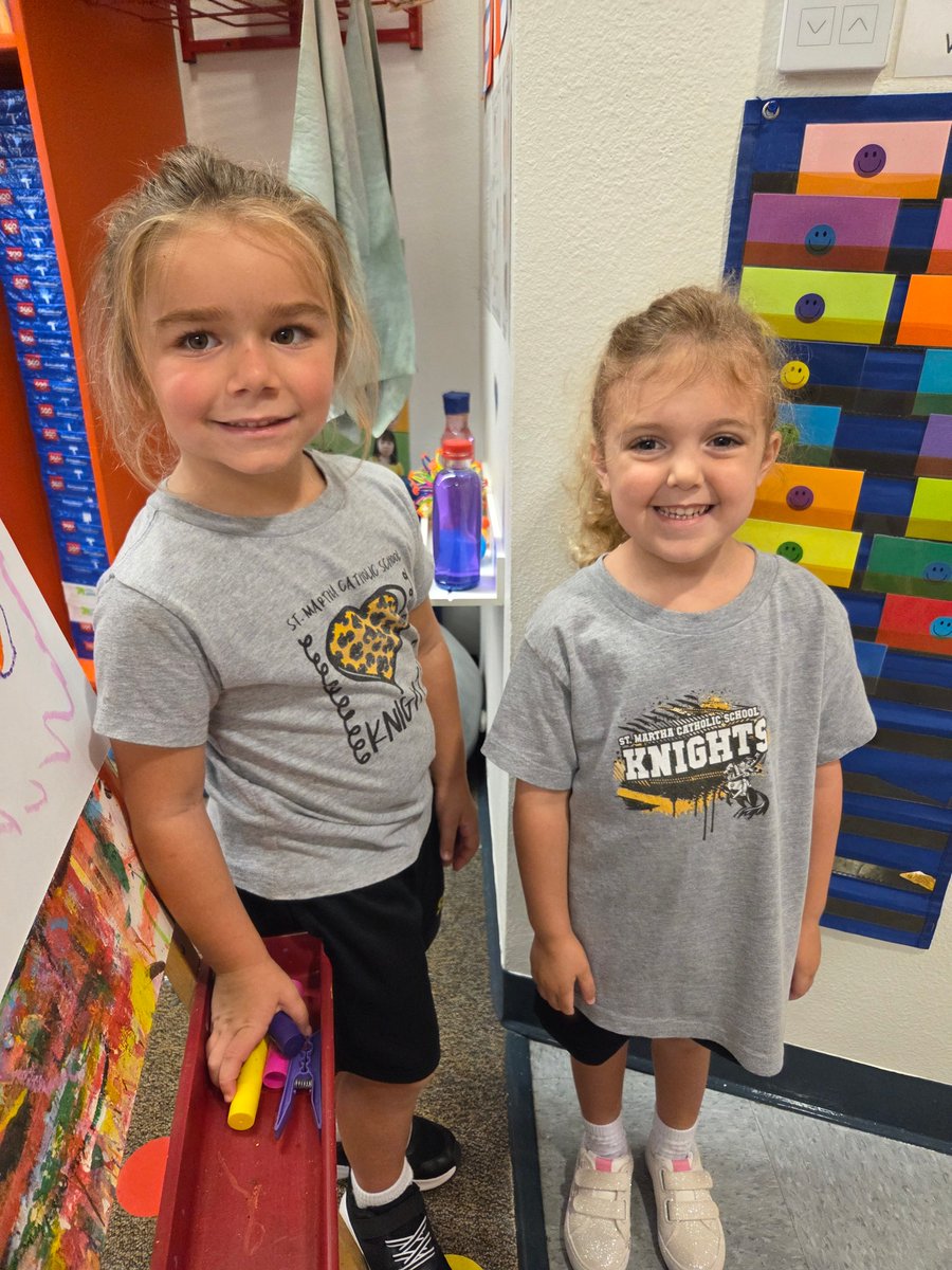 StMarthaCS's tweet image. Our School Spirit was shining today for our first #SpiritDay of the School Year! #SMCS #GoKnights