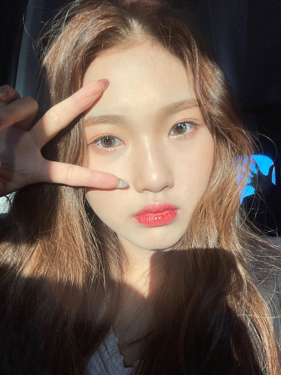 creativcore's tweet image. 𝐌e subí al tren del #𝓩𝕚𝐀𑁯𑣿𝐜o𝐥𝕝a𝚋 y me puse a escuchar la canción de la mejor y wow, creo que está demasiado bien hecha que me encantó el contraste de las voces de cada una 🎧☆ ¿no creen que es maravillosa?

𝚐o͞ss𝕚p ⋆ ! #𝐥uc𝕚fǝ̄r ♡