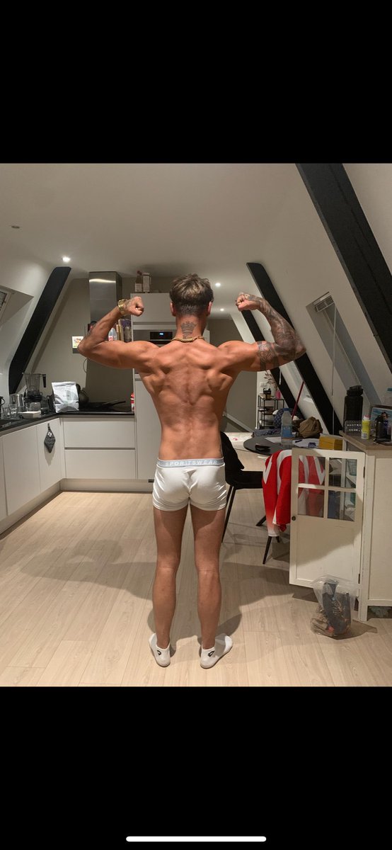 Even relaxed, i dominate.
Imagine how small you look next to me.
Tribute &amp; prove your devotion.

#findom #finacialdomination #paypiggies #masterjay #obey