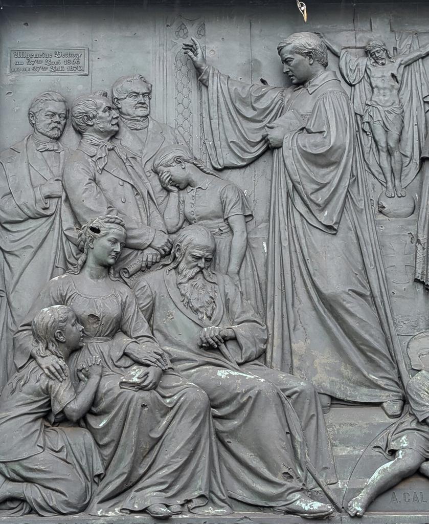 Wanneer je genoeg hebt van die zever maar je je realiseert dat het polshorloge nog niet uitgevonden is. #berlin