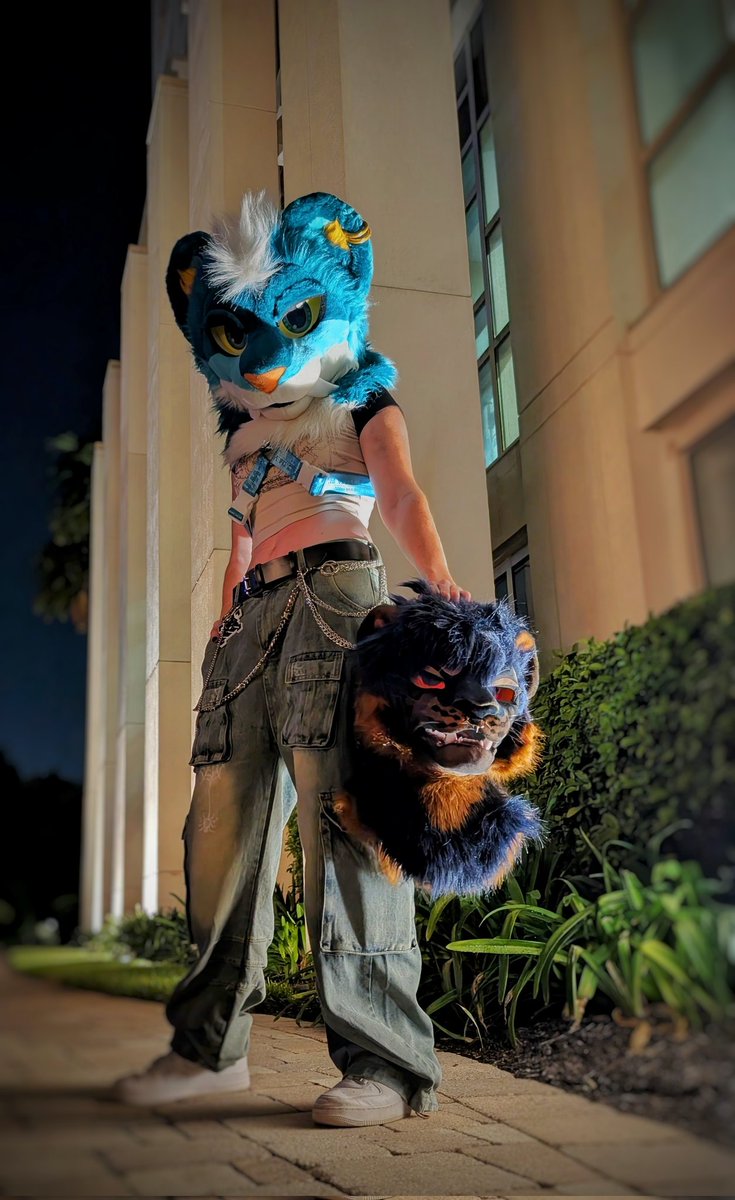 Beware of the cat, the claws are out and ready to destroy 
🐆: <a href="/ad_monstruo/">Monstruo 🦇</a>