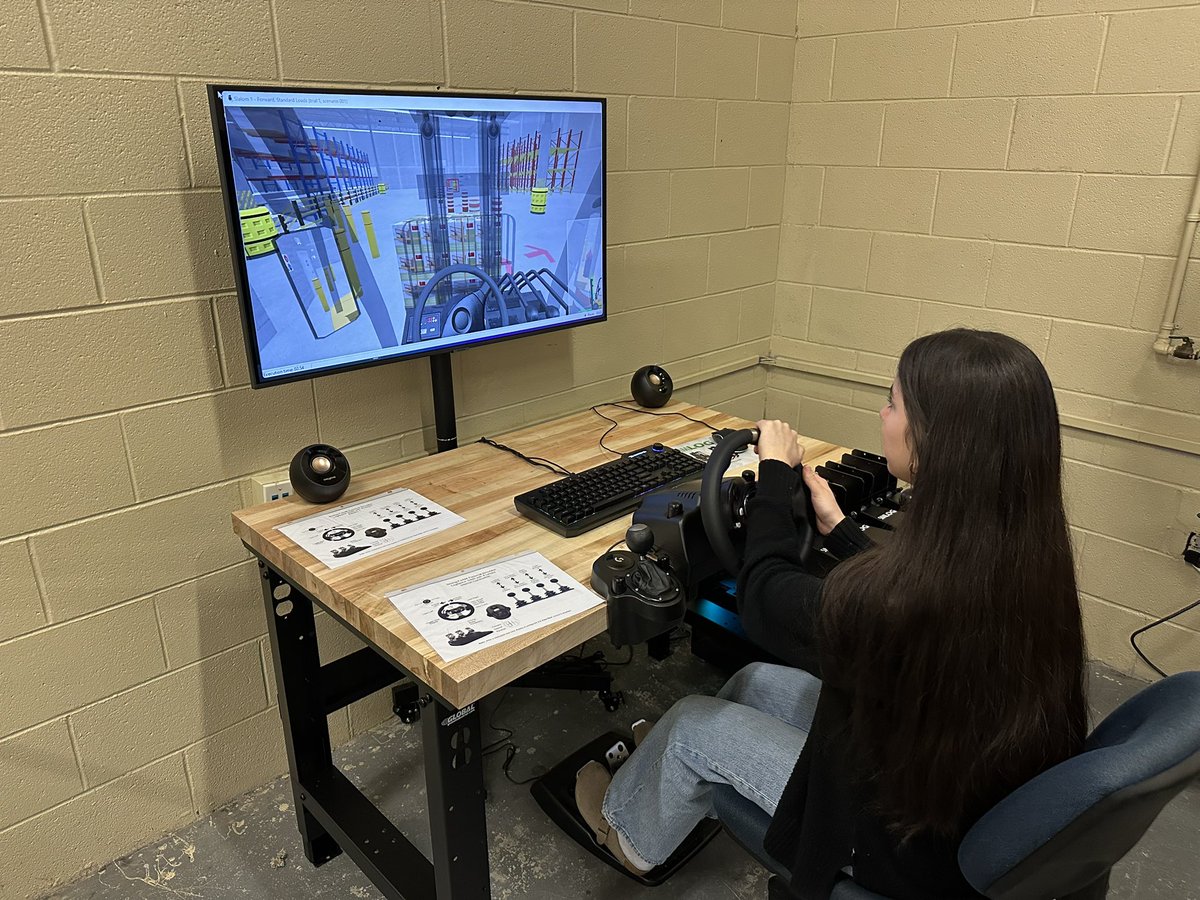 MHSIndMain's tweet image. We now have a Forklift simulator, to assist our students in certifying for a forklift license and job placement! Thank you Mr. Jackson! @MinorHighTigers @JEFCOCareerTech @JEFCOED @SkillsUSA @JEFCOEDTech