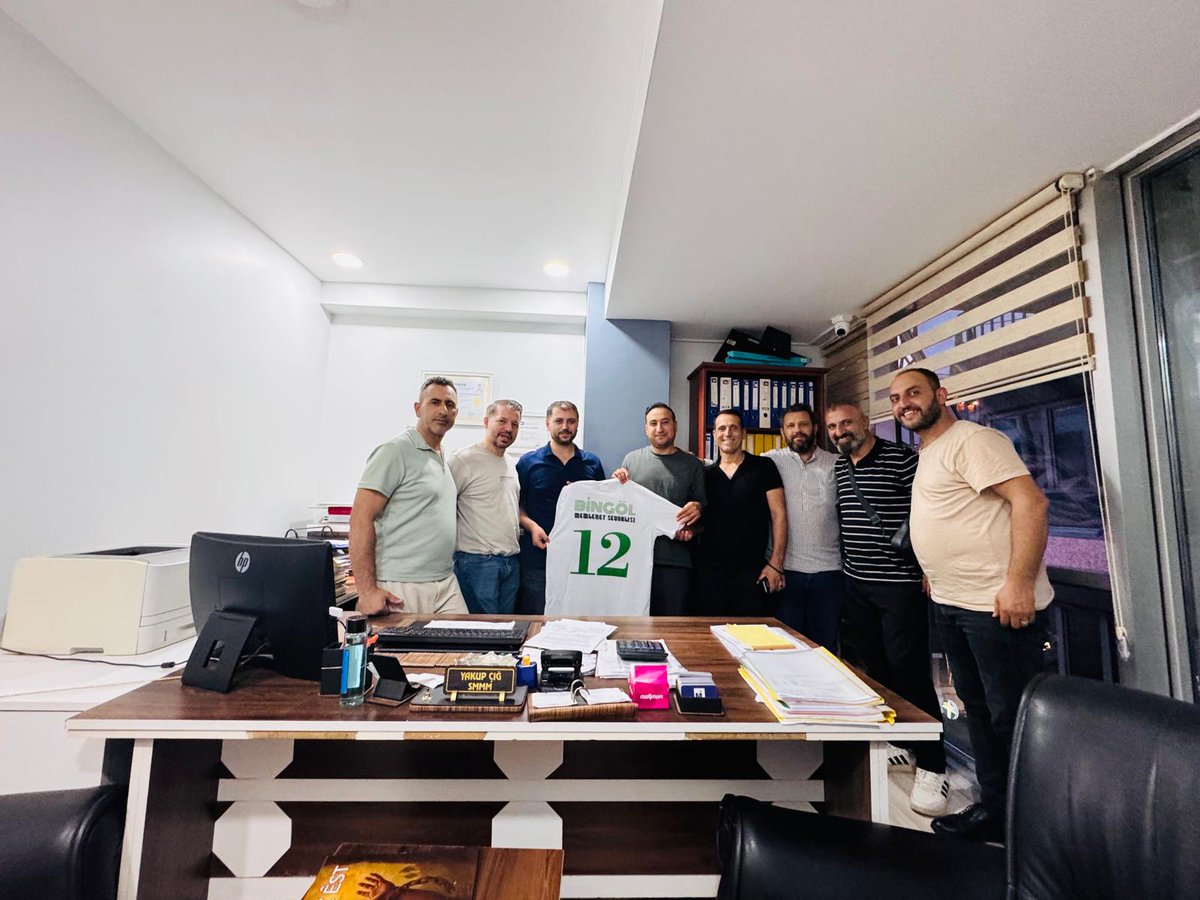 Bingöl memleket sevdalıları olarak Dernek Başkanımız Osman Topluk ve Yönetim kurulu üyeleri  olarak 
Serbest Muhasebeci ve Mali Müşavir  Memleket Sevdalısı Derneğimizn kurucularından #YakupÇığ
Başkanımızı ofisinde  ziyaret ederek dernğimize ait hediyemızı kendısıne taktım ettık.