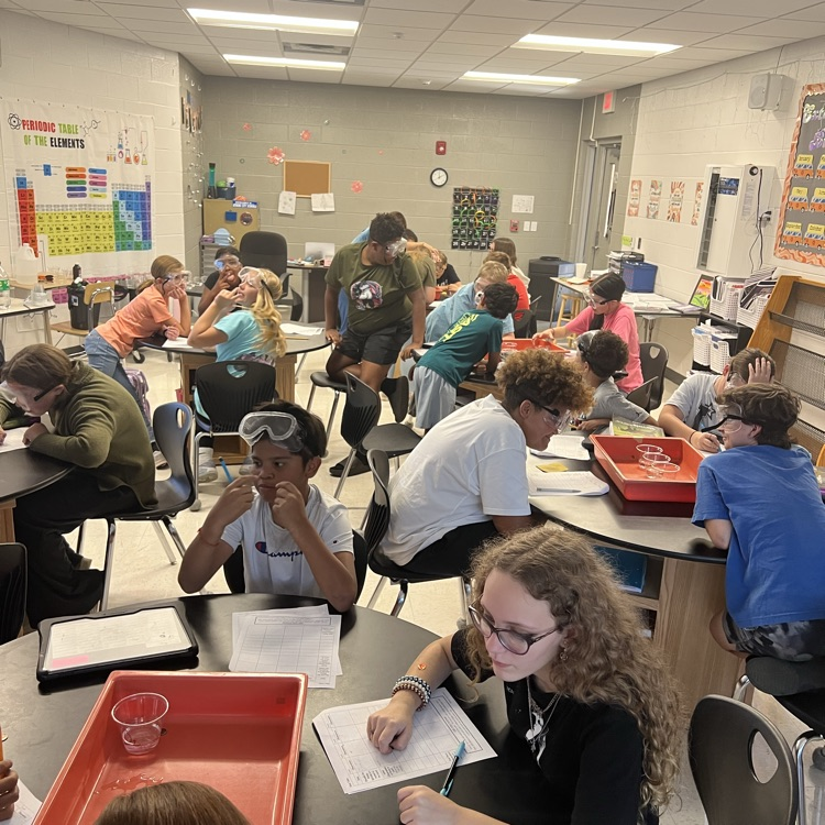AthensCitySch's tweet photo. Lab in 7th grade science with Mrs. Gross. FULL ENGAGEMENT!! #ExcellenceIsACMS https://t.co/ajsFzVzROM