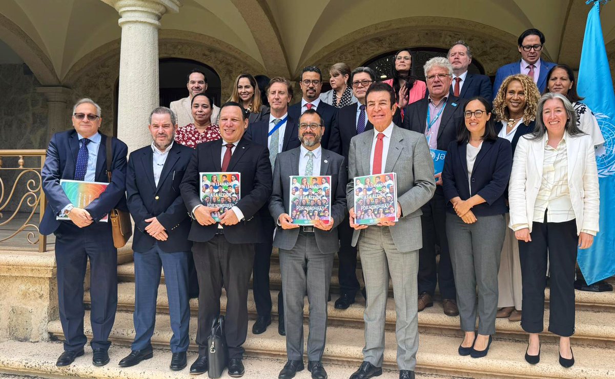 ONU Honduras (@onuhonduras) on Twitter photo Dando inicio a una serie de reuniones con las candidaturas presidenciales de las elecciones 2025, el Equipo de País de Naciones Unidas sostuvo reunión con <a href="/SalvaPresidente/">Salvador Nasralla</a> candidato del <a href="/PLHonduras/">Partido Liberal de Honduras</a> donde se dialogó sobre su visión y Plan de Gobierno para Honduras. (1/3) Dando inicio a una serie de reuniones con las candidaturas presidenciales de las elecciones 2025, el Equipo de País de Naciones Unidas sostuvo reunión con <a href="/SalvaPresidente/">Salvador Nasralla</a> candidato del <a href="/PLHonduras/">Partido Liberal de Honduras</a> donde se dialogó sobre su visión y Plan de Gobierno para Honduras. (1/3)