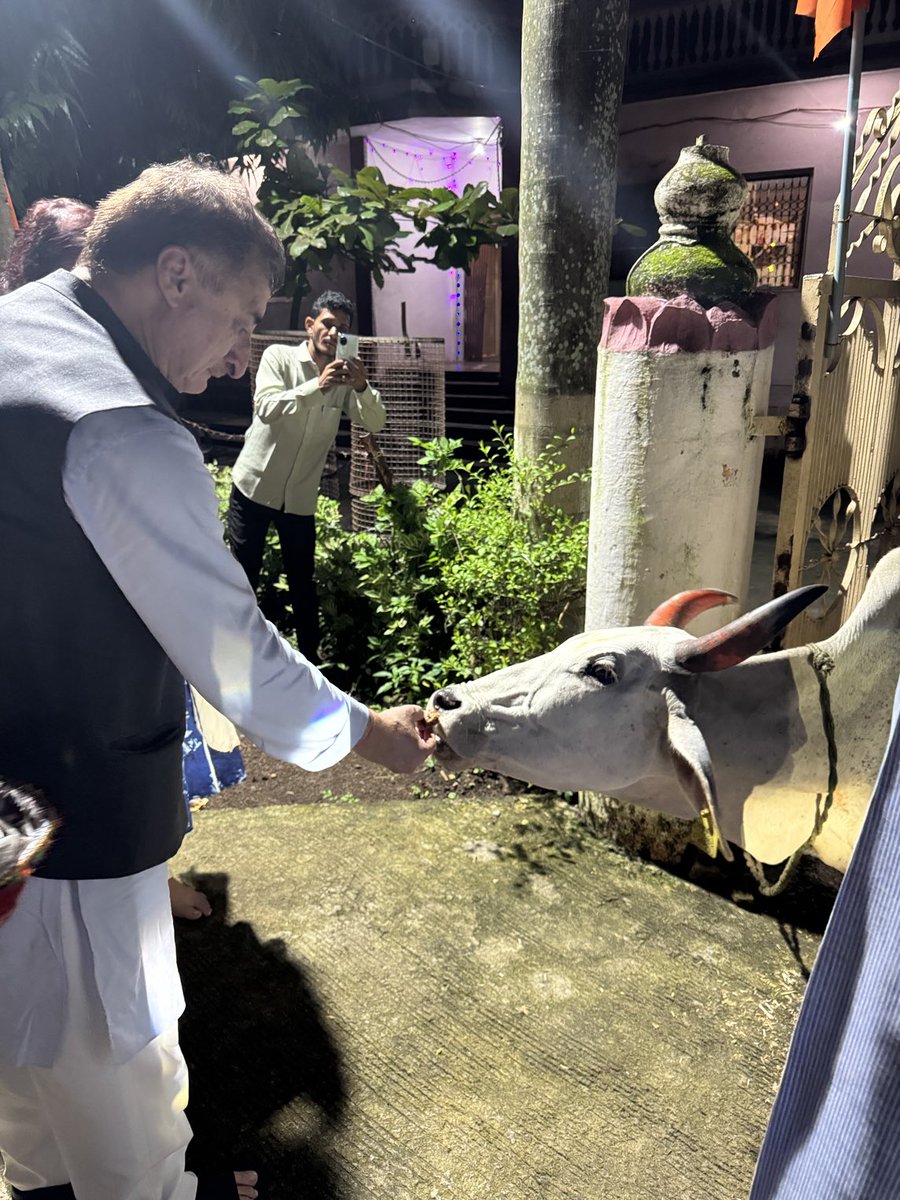 त्रिपुर सुंदरी राजराजेश्वरी देवी मंदिर गोटेगांव में पूजा उपरांत , द्वारकाधीश्वर शंकराचार्य सदानंद जी महाराज के दर्शन का सौभाग्य प्राप्त हुआ। पूज ब्रह्मलीन गुरु स्वरूपानंद जी के १०१ वर्षगांठ पर १३० गायो की गौशाला का संचालन और भक्तों के लिए सभागार का शुभारंभ का सौभाग्य प्राप्त हुआ