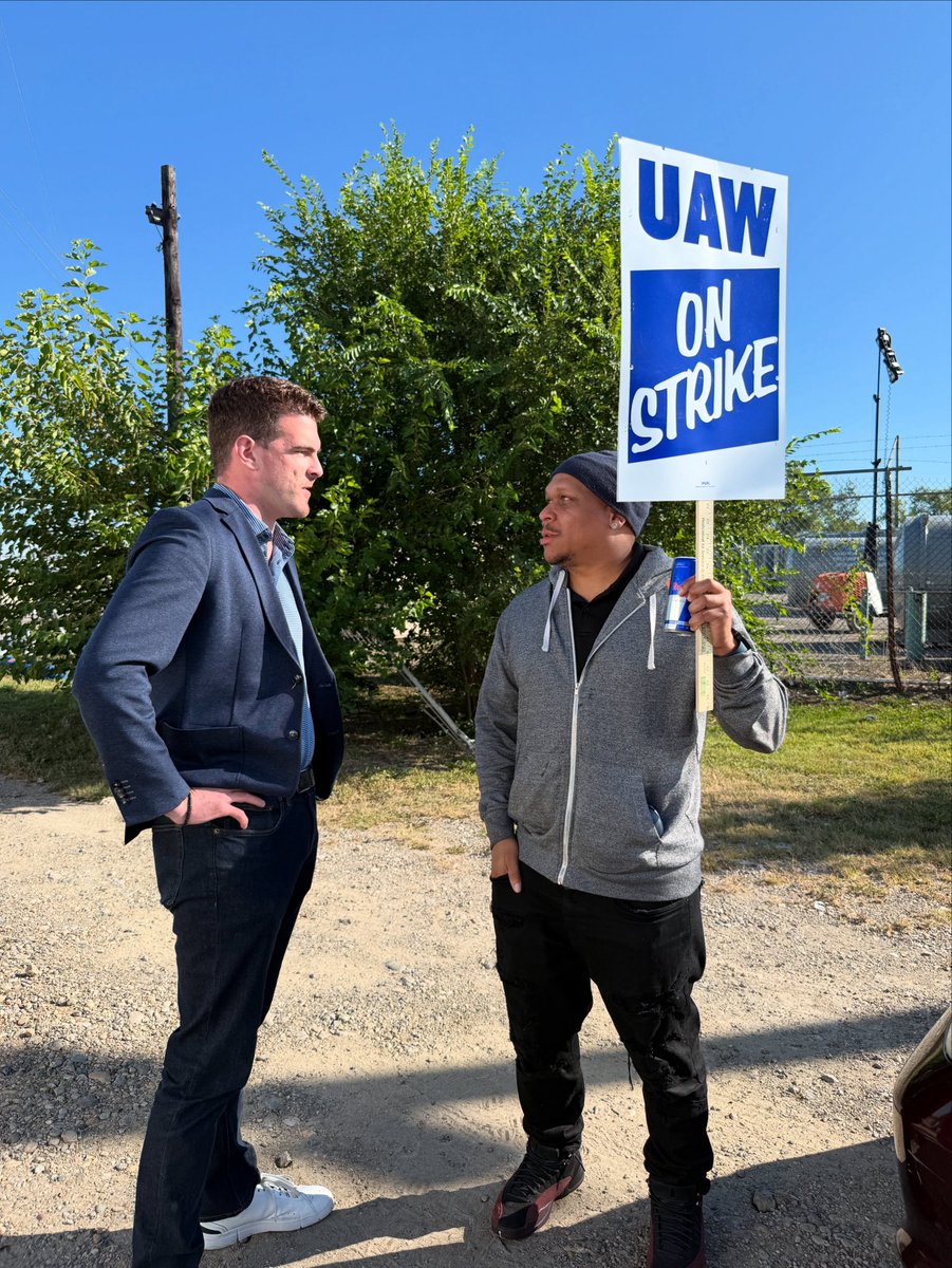 Started Labor Day weekend out by standing in solidarity with local UAW workers fighting for better pay and benefits. 

An important reminder of what this weekend is really about!