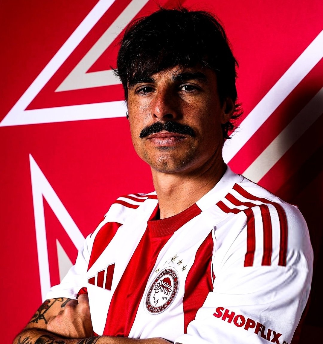 η φωτογραφία της χρονιάς.... 🔴⚪💦💦💦💦💦 #OlympiacosFC
