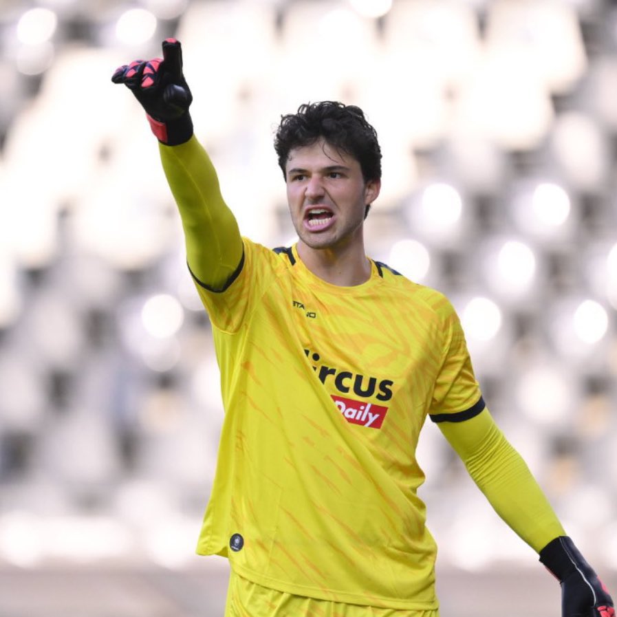 🚨 Understand Manchester United are preparing one final big push to get Senne Lammens deal done!

Talks to accelerate this weekend again with Royal Antwerp. Deal on.