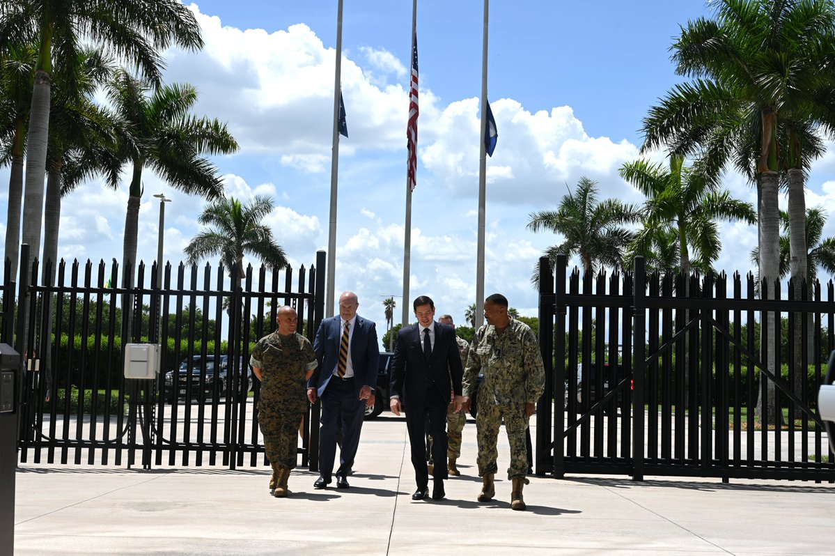 U.S. Southern Command (@southcom) on Twitter photo We were honored to host <a href="/SecRubio/">Secretary Marco Rubio</a> at the #SOUTHCOM headquarters today. Secretary Rubio met with SOUTHCOM Commander Adm. Alvin Holsey & command leaders to discuss security in Latin America and the Caribbean and U.S. priorities in our region. <a href="/StateDept/">Department of State</a> <a href="/WHAAsstSecty/">Bureau of Western Hemisphere Affairs</a> <a href="/USAenEspanol/">USA en Español</a> We were honored to host <a href="/SecRubio/">Secretary Marco Rubio</a> at the #SOUTHCOM headquarters today. Secretary Rubio met with SOUTHCOM Commander Adm. Alvin Holsey & command leaders to discuss security in Latin America and the Caribbean and U.S. priorities in our region. <a href="/StateDept/">Department of State</a> <a href="/WHAAsstSecty/">Bureau of Western Hemisphere Affairs</a> <a href="/USAenEspanol/">USA en Español</a>