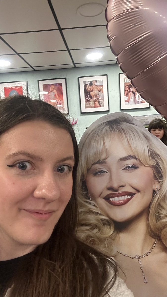 <a href="/TeamSabrina/">Team Sabrina 🐾</a> Had such a fun time at my local record store <a href="/SpinningAroundR/">Spinning Around Records</a> , for a listening party!! Such a fun moment to share with other carpenters!!! #MansBestFriend