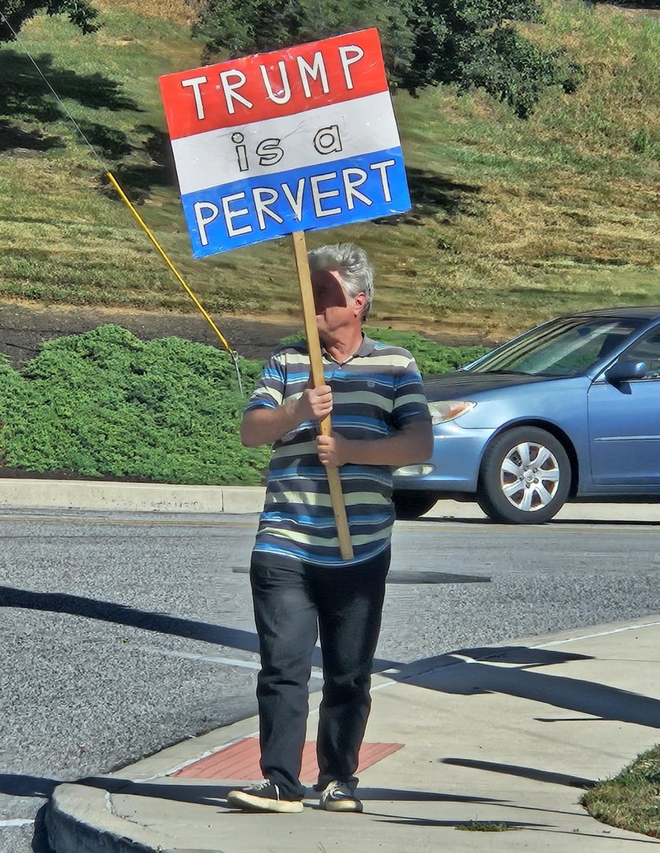 Man standing outside York Hospital, Pennsylvania!