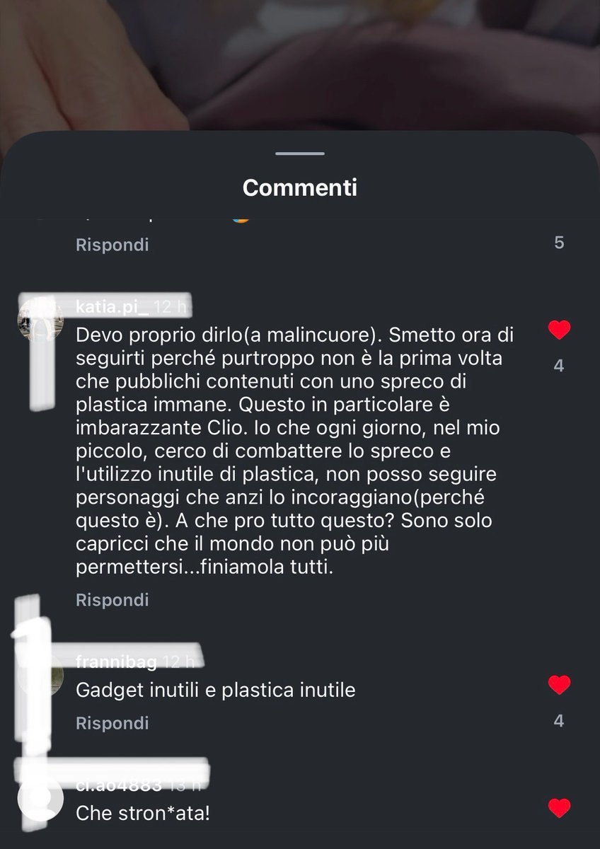 ste_ste_14's tweet photo. Una minima parte delle reazioni (sacrosante) al video di #cliomakeup #cliozammatteo in cui feliciona mostra micro oggetti in plastica assolutamente inutili. Avere il polso delle sensibilità mutate dei follower eviterebbe danni alla brand reputation. #influcirco https://t.co/bHsS5uQpP7