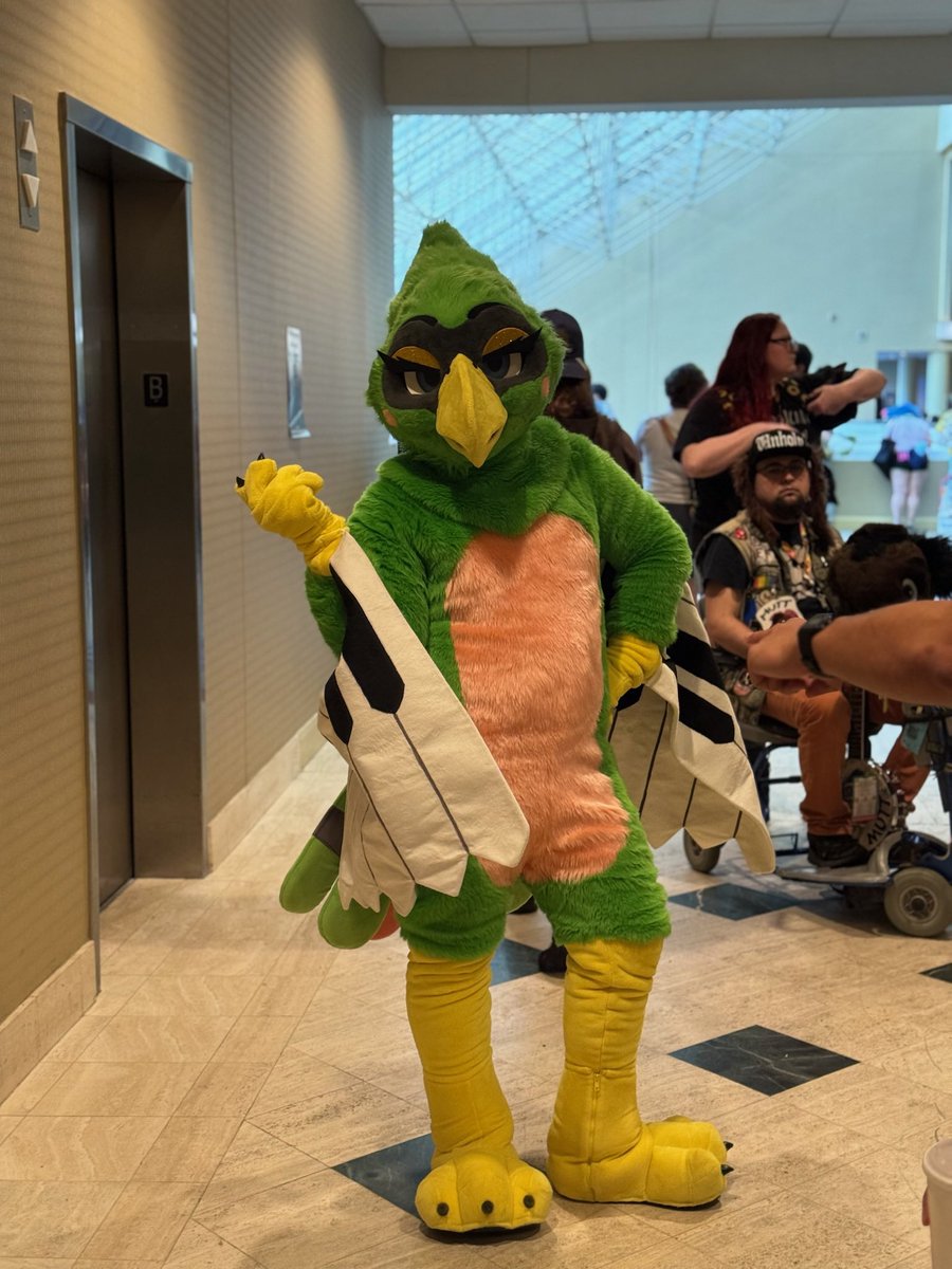 Who is this✨diva✨ #FursuitFriday
📸: <a href="/FlapjackBird/">Flapjack 🪶</a>