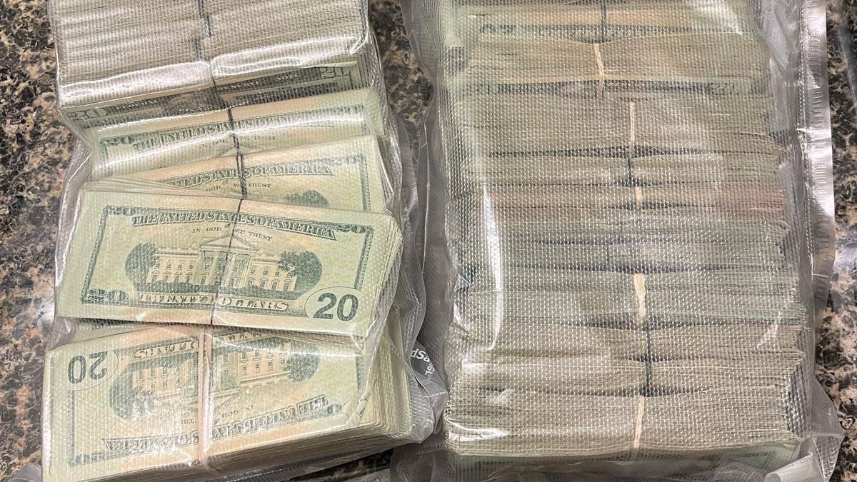 Dope and dollars! #DEA and local partners arrested multiple associates of the #Sinaloa cartel and seized 9 kilograms of #cocaine and approximately $100,000 in cash. #SinaloaCrackdown2025 #StLouis #ElPaso #FranklinCountyMO