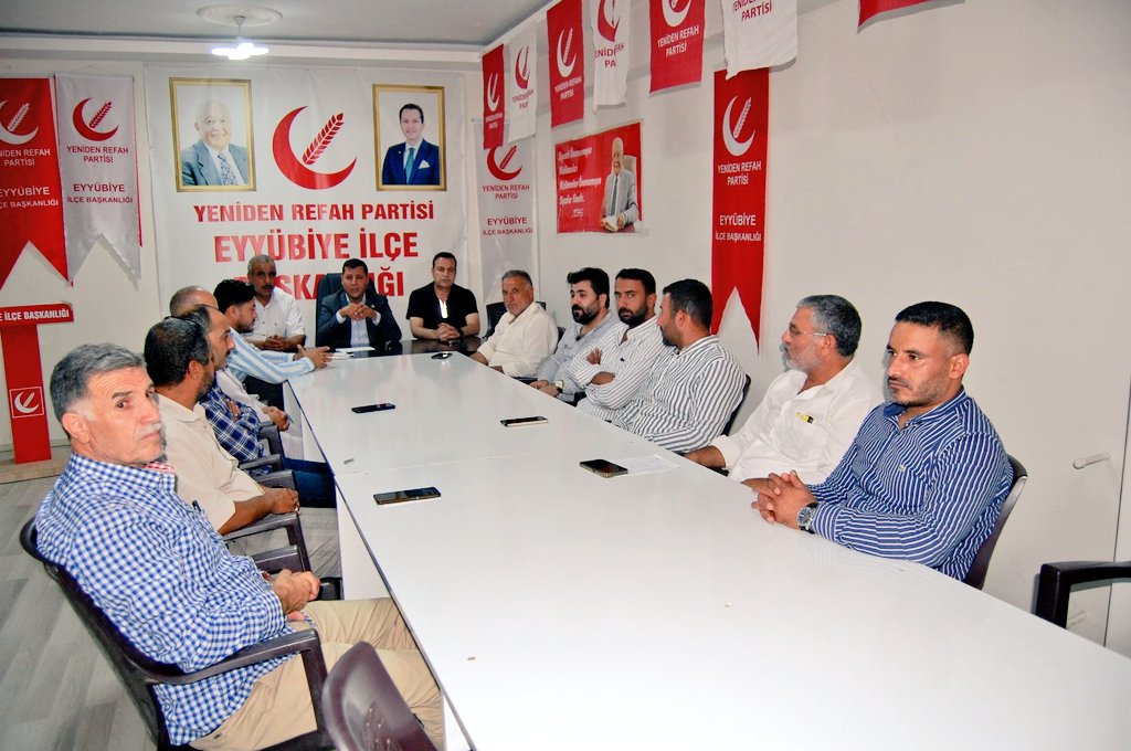 #EYYÜBİYE 📍

İlçe Başkanımız <a href="/rpibrahimkilic/">İbrahim kılıç</a> Bey'in Liderliğinde İlçe Yönetim Kurulu Üyelerimiz İle Beraber,

AĞUSTOS Ayı Divan Toplantımızı Gerçekleştirdik.

Toplantımızın Hayırlara Vesile Olmasını Dileriz.

<a href="/ahmetyetimoglu_/">Ahmet Yetimoğlu</a> 
<a href="/erbakanfatih/">Dr. Fatih Erbakan</a>
<a href="/Aziz_Aslan63/">Aziz Aslan</a> 
<a href="/rprefahpartisi/">Yeniden Refah Partisi</a>