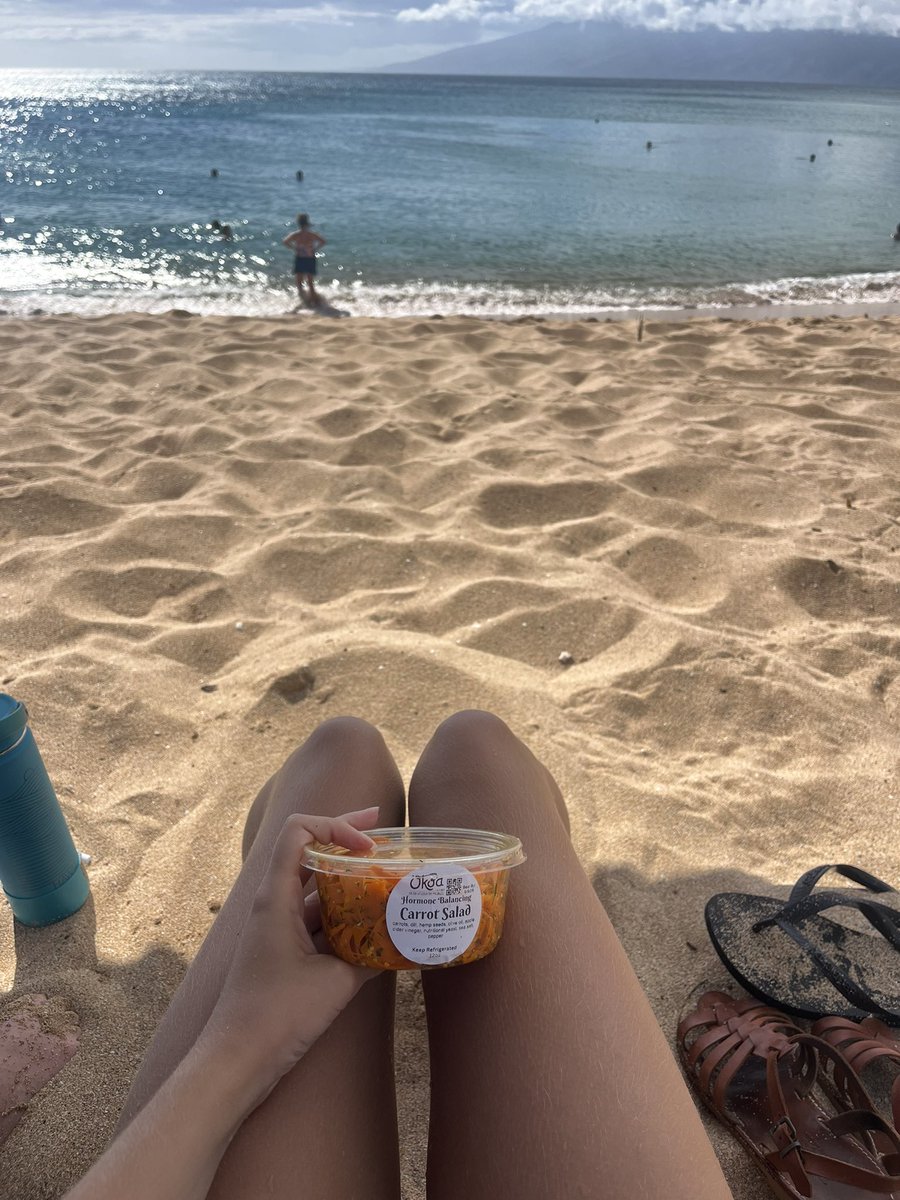 LilianHeretic's tweet image. when you touch down in maui, the government issues you hormone balancing carrot salad #raypeat #incontrol