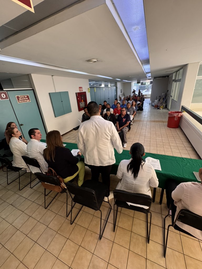 sicotrapej's tweet photo. Qué tal !! Hoy ya estamos en las #juntaslocalesparalossecretariosdeprevisionsocialanteelimss en las instalaciones de la clínica #92 de miravalle!! Escxellente viernes para todos !! #sicotrapej #transportepublico https://t.co/KIqUDgtmvq