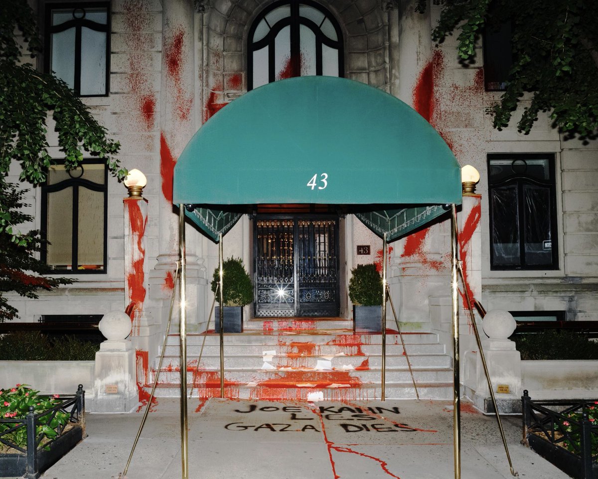Talia Jane ❤️🔥 (@taliaotg) on Twitter photo “JOE KAHN LIES, GAZA DIES”
The home of Joe Kahn, Executive Editor for <a href="/nytimes/">The New York Times</a>, sprayed in red paint & scattered with leaflets condemning Kahn’s harmful editorial leadership which the writers say manufactures consent for genocide.
Photos & communique provided anon. “JOE KAHN LIES, GAZA DIES”
The home of Joe Kahn, Executive Editor for <a href="/nytimes/">The New York Times</a>, sprayed in red paint & scattered with leaflets condemning Kahn’s harmful editorial leadership which the writers say manufactures consent for genocide.
Photos & communique provided anon.