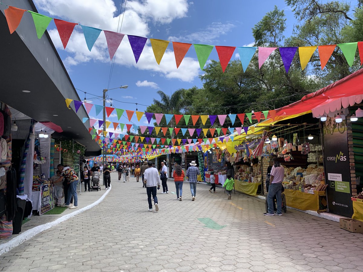 ¡Loja vive la 196 Feria de Loja!🎨🎭🎢🎠🎡

#Loja || Esta mañana se cumplió la apertura oficial de las puertas de la 196 Feria de Loja, con la presencia de las principales autoridades de la ciudad y provincia. 

👉 facebook.com/share/p/1FNdpn…