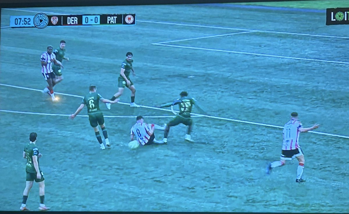 Only a yellow card apparently 🤣🤣 dirty little money grabbing rat