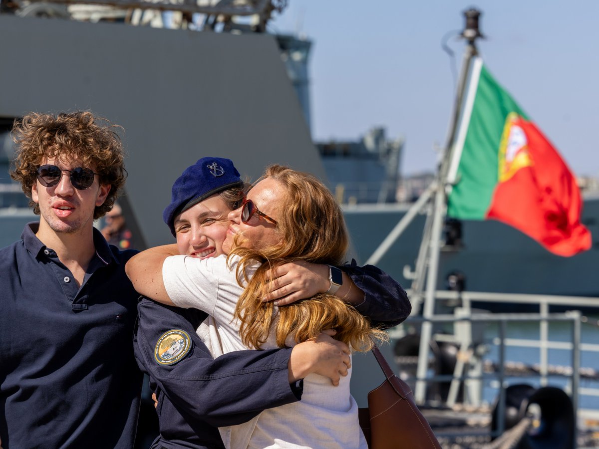 MarinhaPT's tweet photo. NRP Sines regressou após “Iniciativa Mar Aberto” e missão humanitária em Cabo Verde

Saiba mais em https://t.co/lwVSaRftau

#marinhaportuguesa #missão #nrpsines #militares https://t.co/4CX4GgEy43