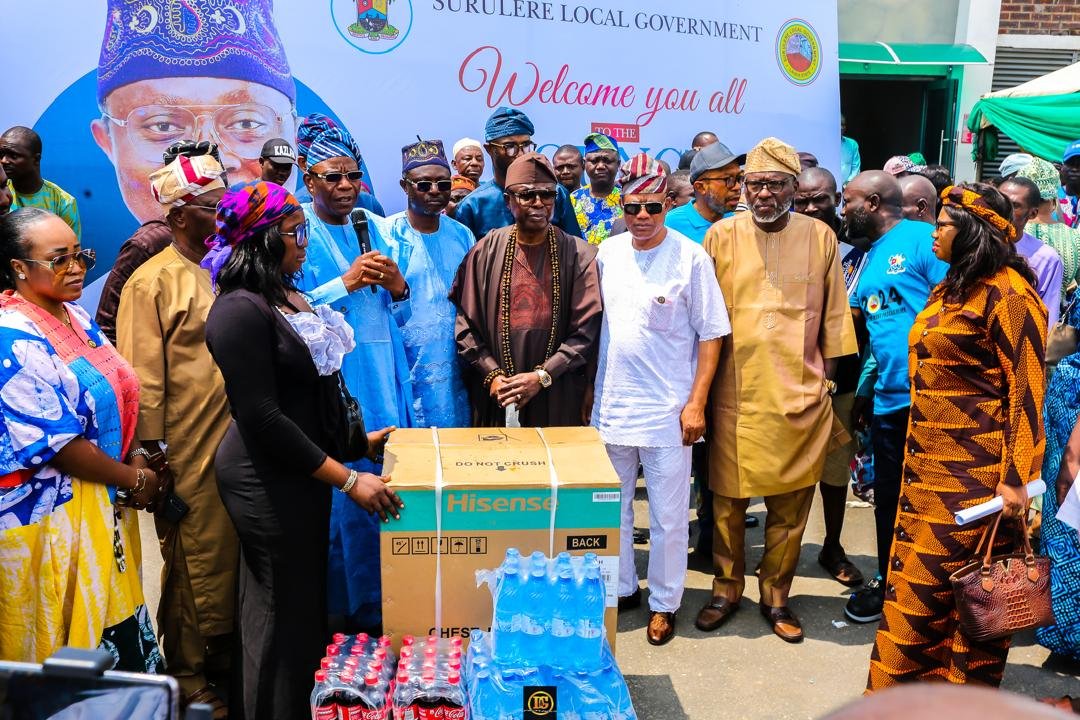 LGSurulere's tweet photo. Mega Empowerment Programme by the Bamidele Sulaiman Yusuf led Administration of Surulere Local Government......various equipments given to the good people of Surulere from freezers and items, Grinding machines, Generators, financial grants etc. https://t.co/SgkiCYV27J