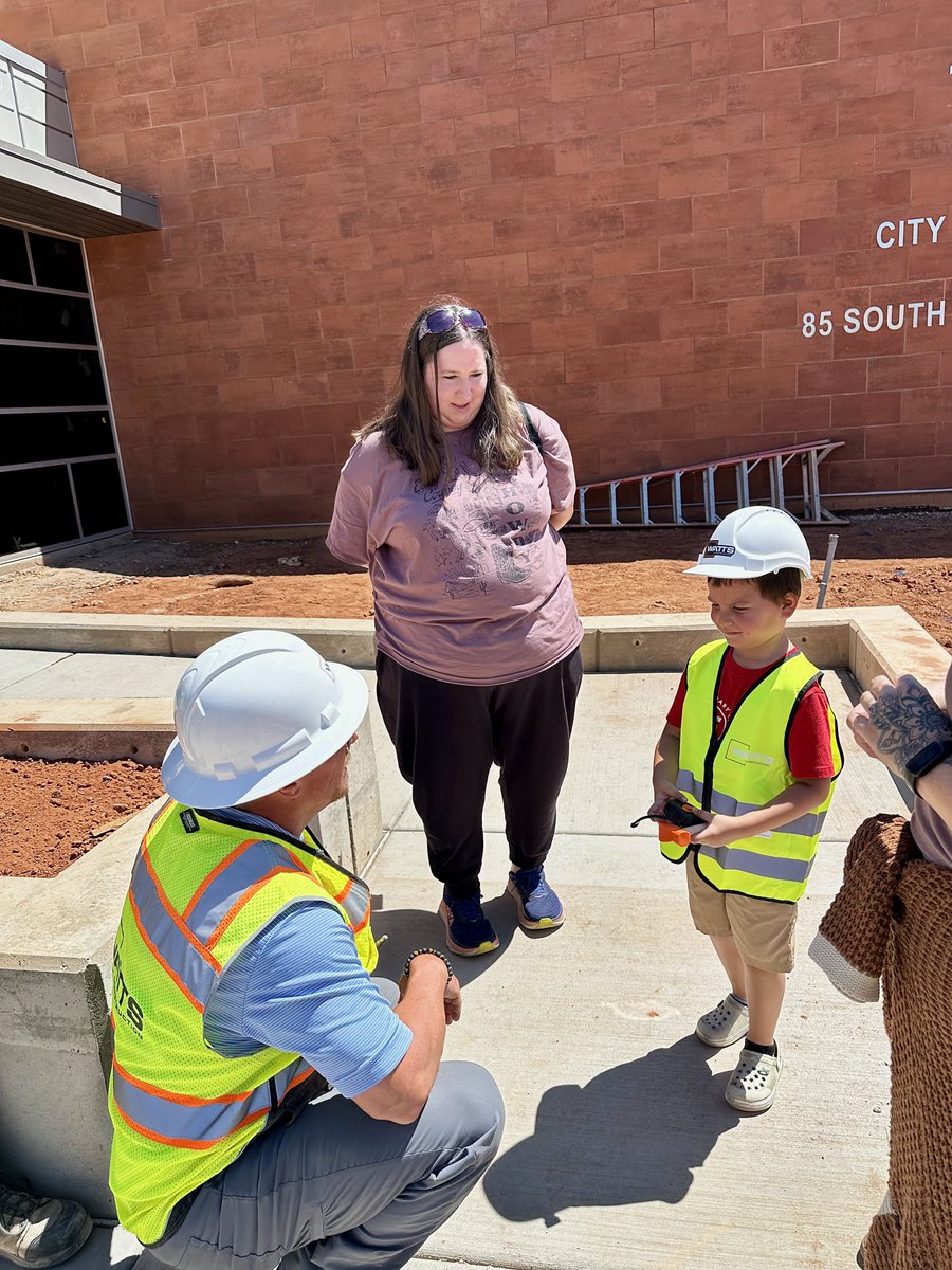 Wattsconst's tweet photo. We then got a fun visit from the St. George Fire Department, where we got to learn about their fire engine and all of the tools they use to keep us safe.

We had a great time sharing our love of construction with Bronx, and hope to see him working on our job site one day! https://t.co/8WHBb8lQWU